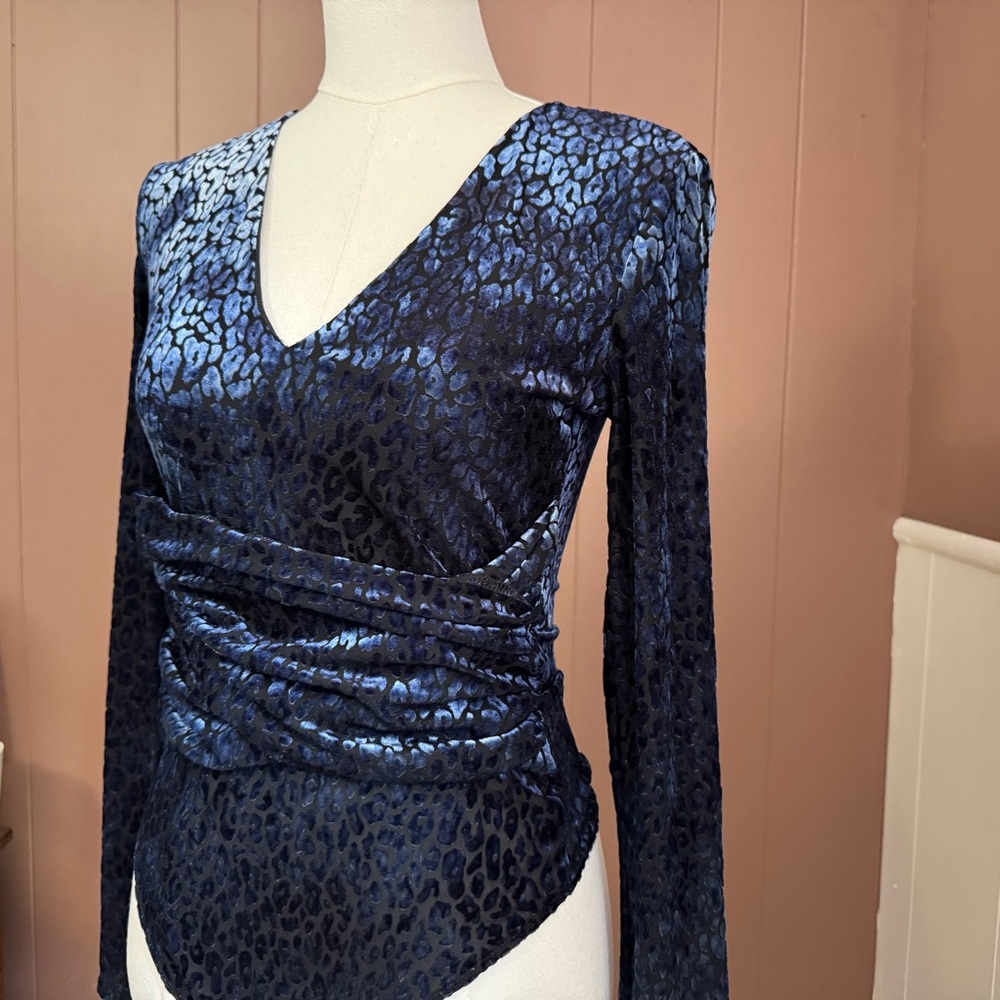 Guess Belinda Animal Print Velvet Long Sleeve Bodysuit - Picture 4 of 13